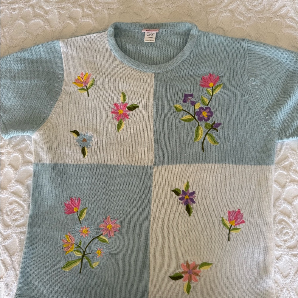 Women’s Vintage Embroidered Floral Sweater Size Large